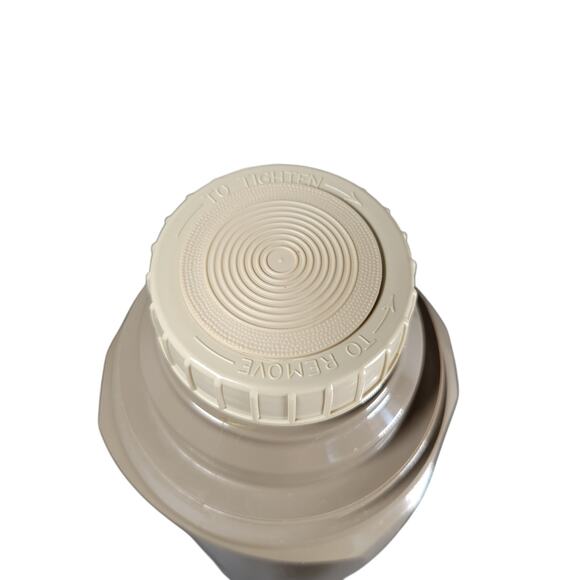 Vintage Thermos Brand 2404 Quart-Size Vacuum Flask Beige w/ Cups & Lid - Picture 9 of 13